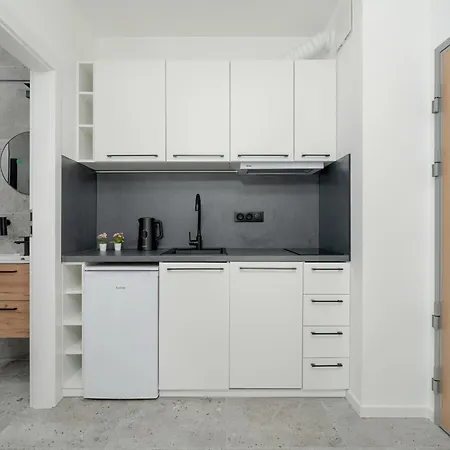 Szamarzewskiego With Balcony By Renters Apartment
